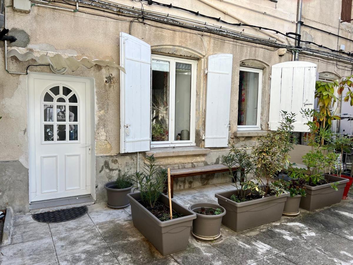 La Courette - T2 Plus Parking Gratuit Nimes Bagian luar foto